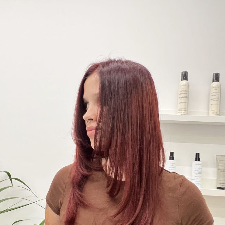 Red hair with layers, side view
