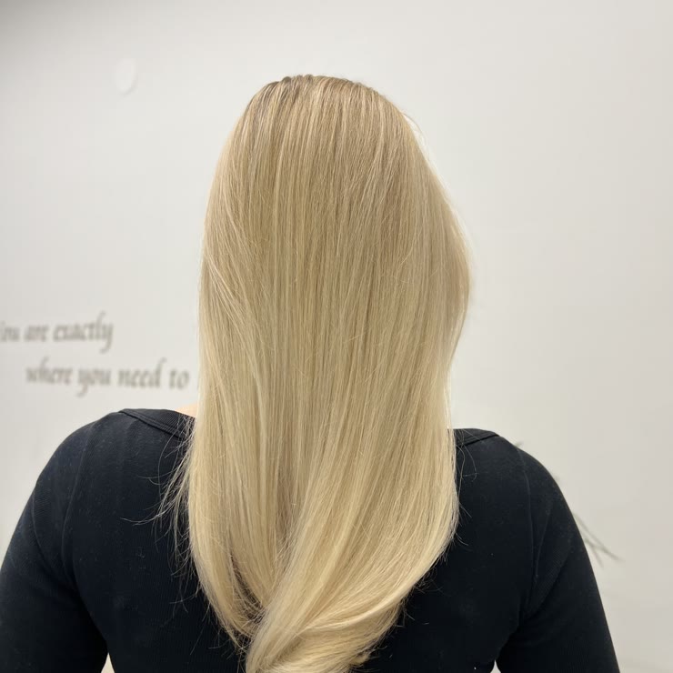 Long blonde hair with volume after a blow-dry