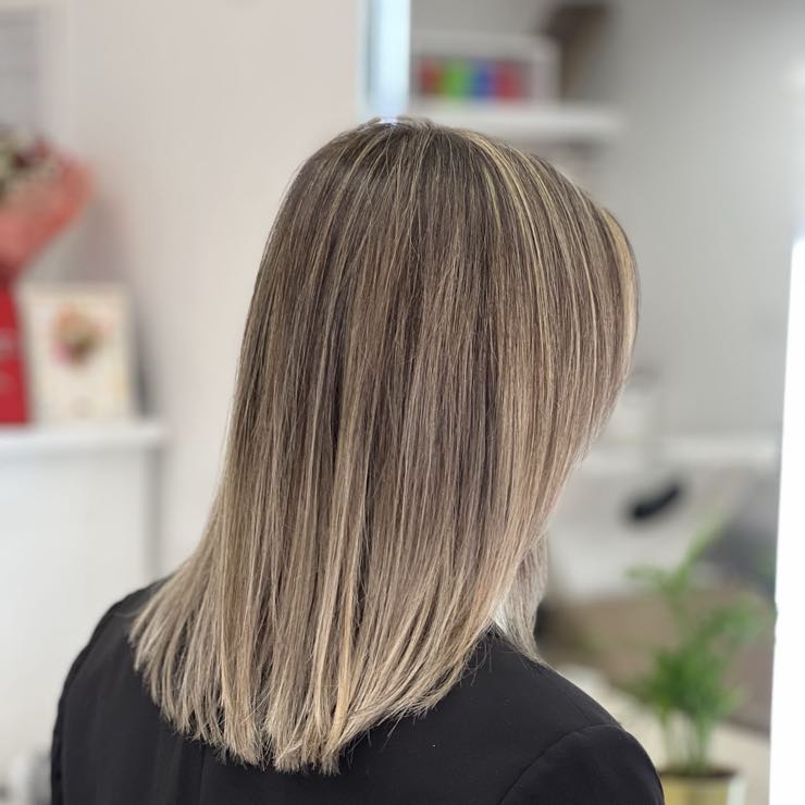 Light highlights on long hair, seen from behind