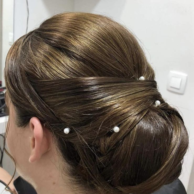 A low updo with small pearls