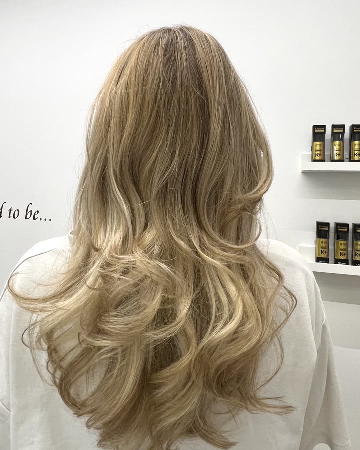 Light blonde balayage with soft waves, after the service